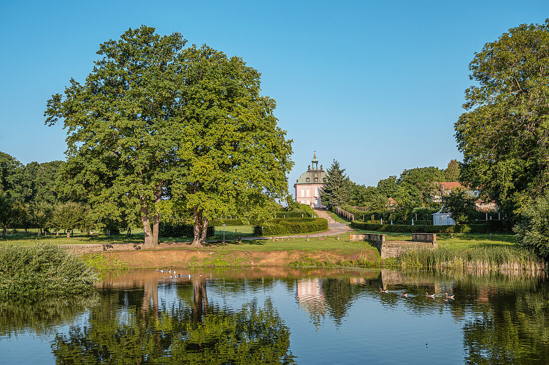 Miniaturhafen am Fasanenschlösschen bei Schloss Moritzburg, Sachsen, Deutschland