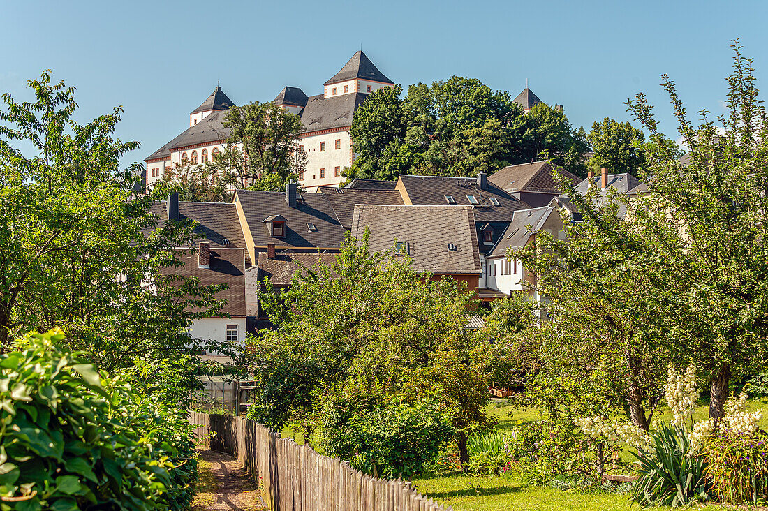 Aussicht auf Schloss Augustusburg im Sommer, Sachsen, Deutschland