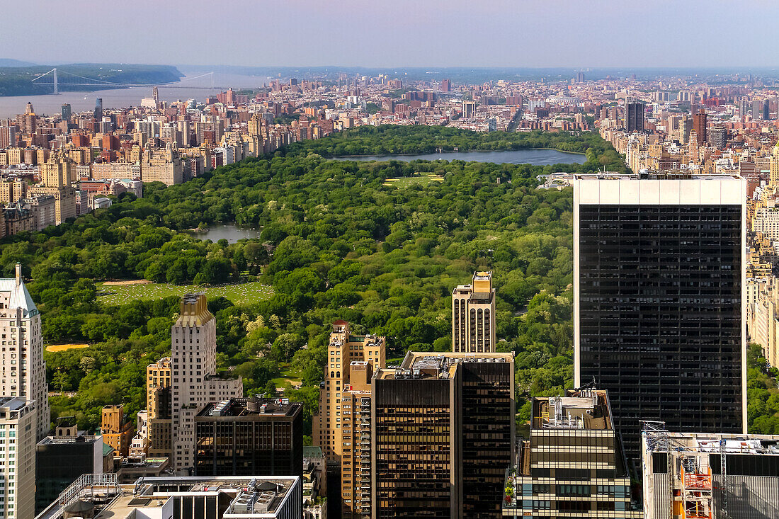 Die Aussicht vom Aussichtspunkt auf dem Rockefeller Center in Ney York  ist überwältigend