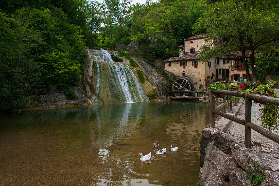 Molinetto della Croda, alte Wassermühle in der Provinz Treviso, Nähe der Stadt Refrontolo, heute Mühlenmuseum, Venetien, Italien