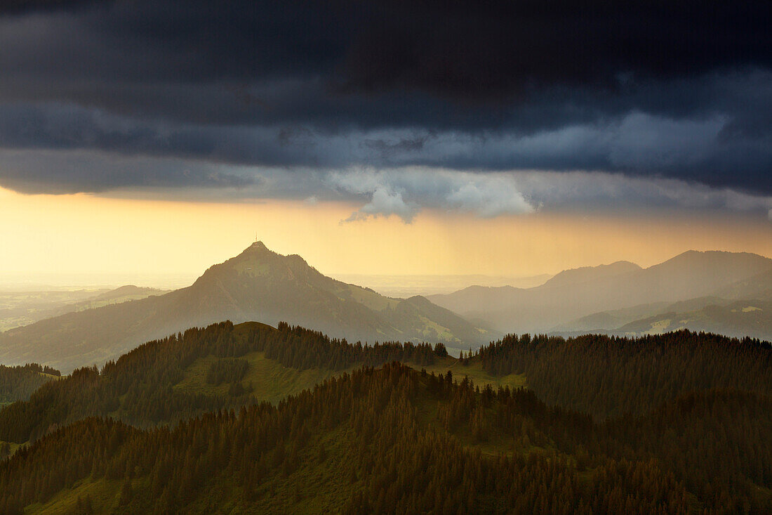 Gewitterwolken über dem Grünten, Allgäuer Alpen, Allgäu, Bayern, Deutschland