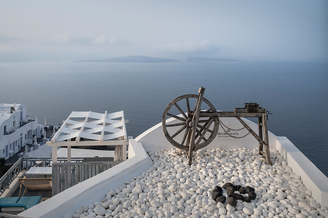 Dach mit Holzkonstruktion eines Boutique Hotels, Oia, Santorini, Santorin, Kykladen, Ägäisches Meer, Mittelmeer, Griechenland, Europa