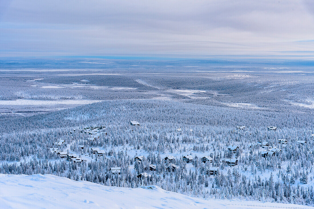 Levi Fjell – Rundblick vom Hausberg mit Skigebiet bei Levi, Finnland