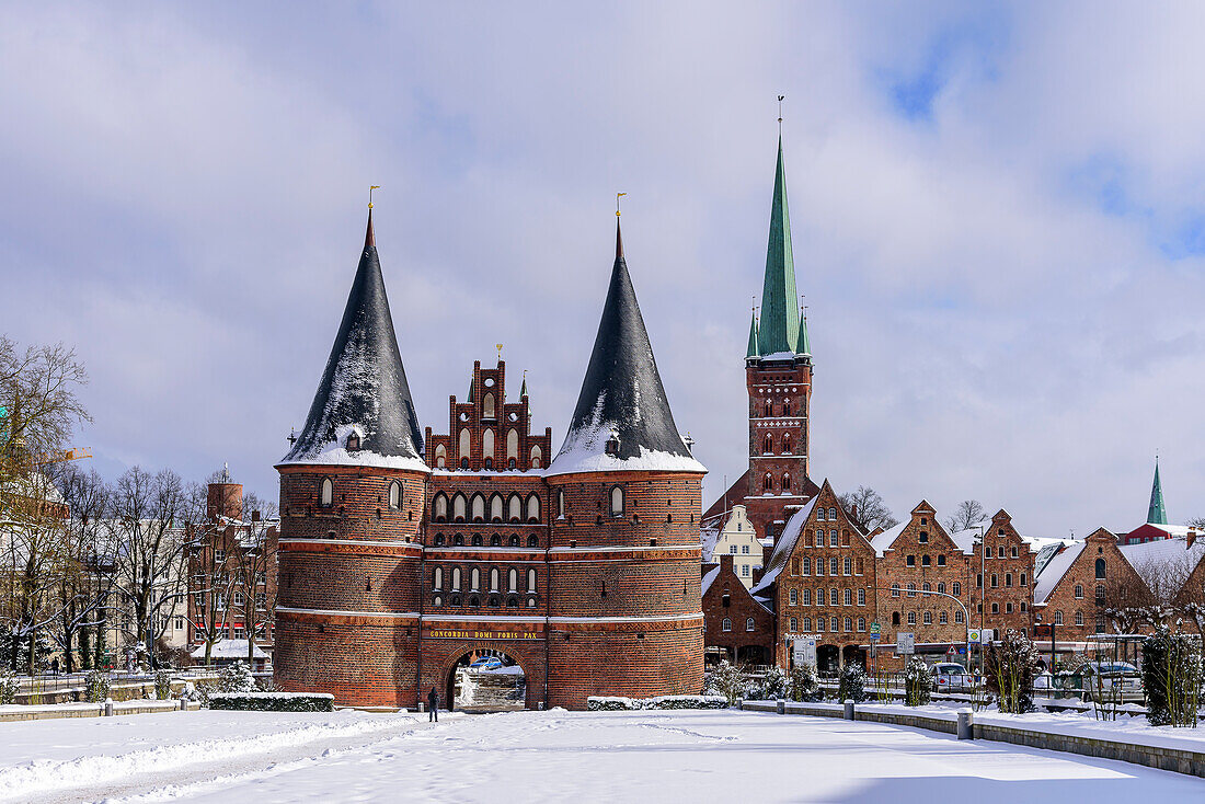 St. Peter's Church with houses at Holsten Tor, Lübeck, Bay of Lübeck, Schleswig Holstein, Germany