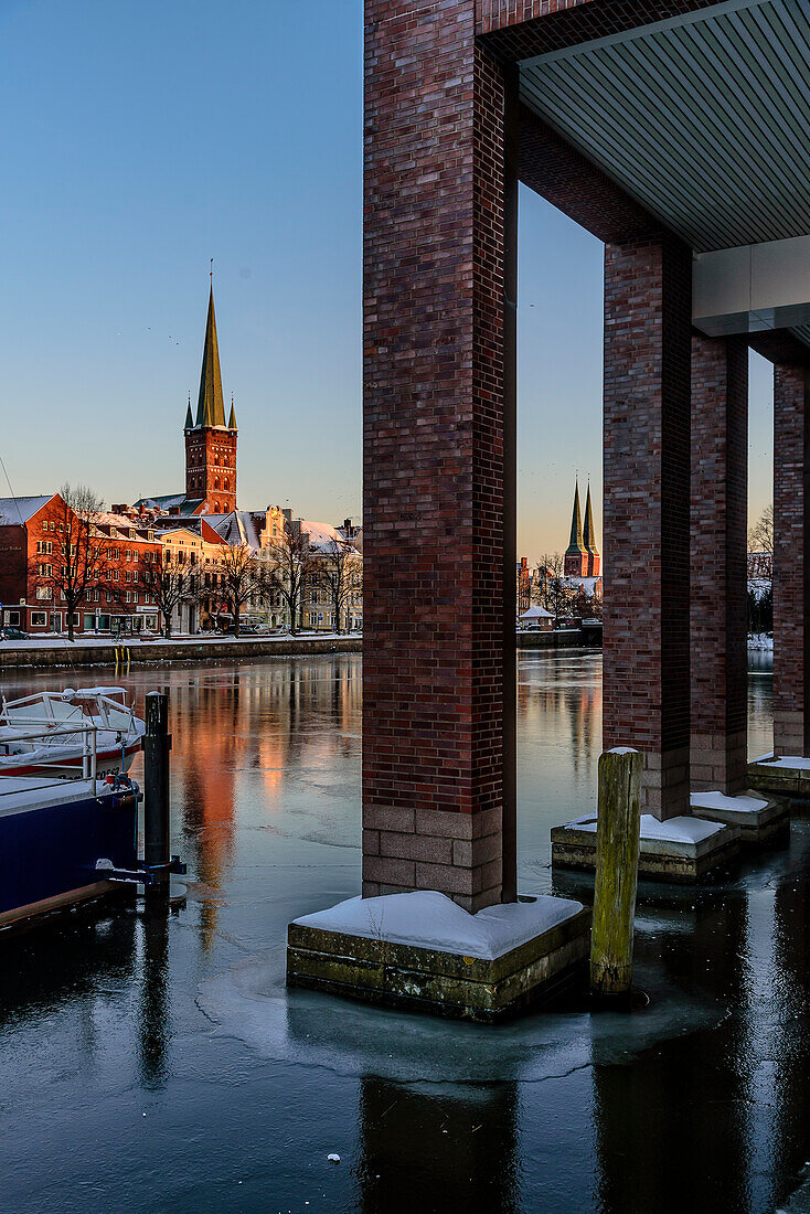 In the foreground the Radisson Blu Senator Hotel, view of St. Petri Church, Lübeck, Bay of Lübeck, Schleswig Holstein, Germany