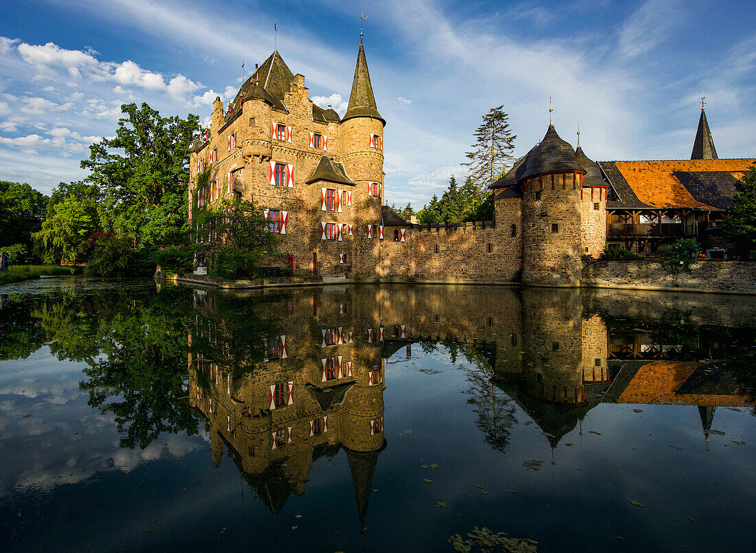 Satzvey Castle in Mechernich early in the morning in summer, Voreifel; District of Euskrichen, North Rhine-Westalen, Germany