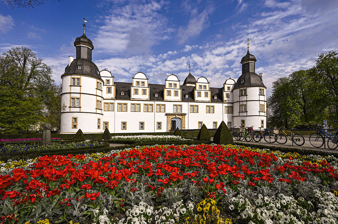 Schloss Neuhaus im Frühling, Paderborn, Nordrhein-Westfalen, Deutschland