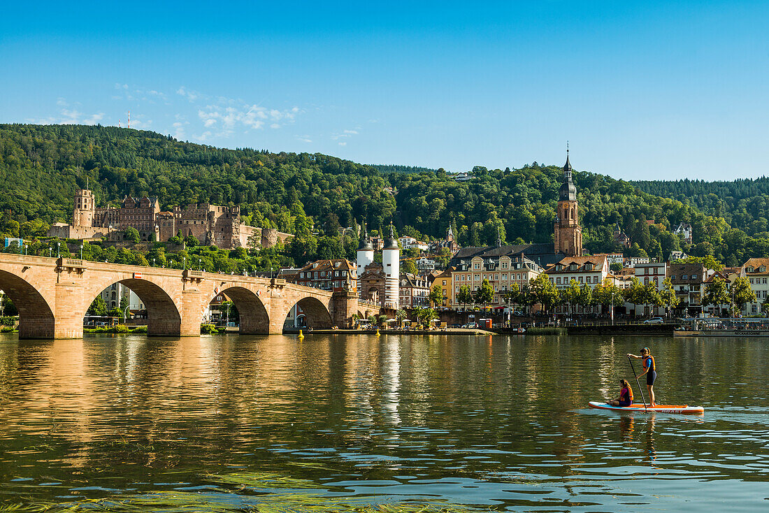 Alte Brücke über den Neckar mit Schloss und Altstadt, Heidelberg, Baden-Württemberg, Deutschland