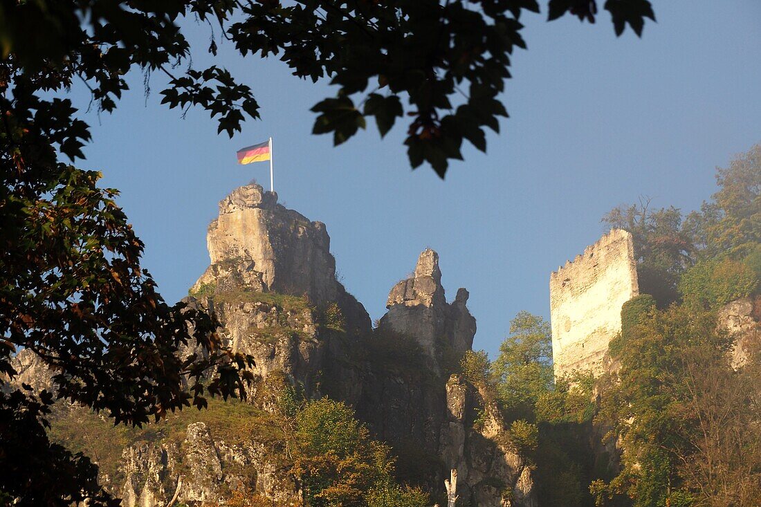 Tachenstein ruin above Riedenburg an der Altmühl and Main-Danube Canal, Lower Bavaria, Germany