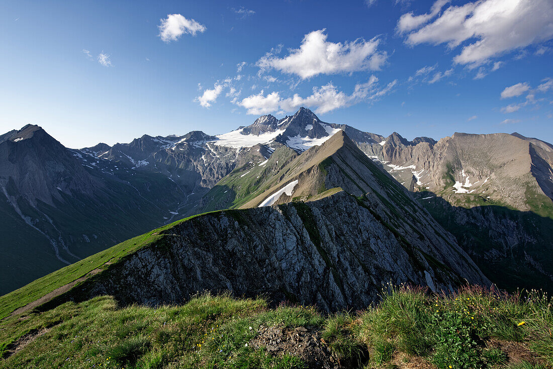 Prächtiger Blick auf den Großglockner vom Gipfel des Figerhorns, Nationalpark Hohe Tauern, Osttirol, Österreich