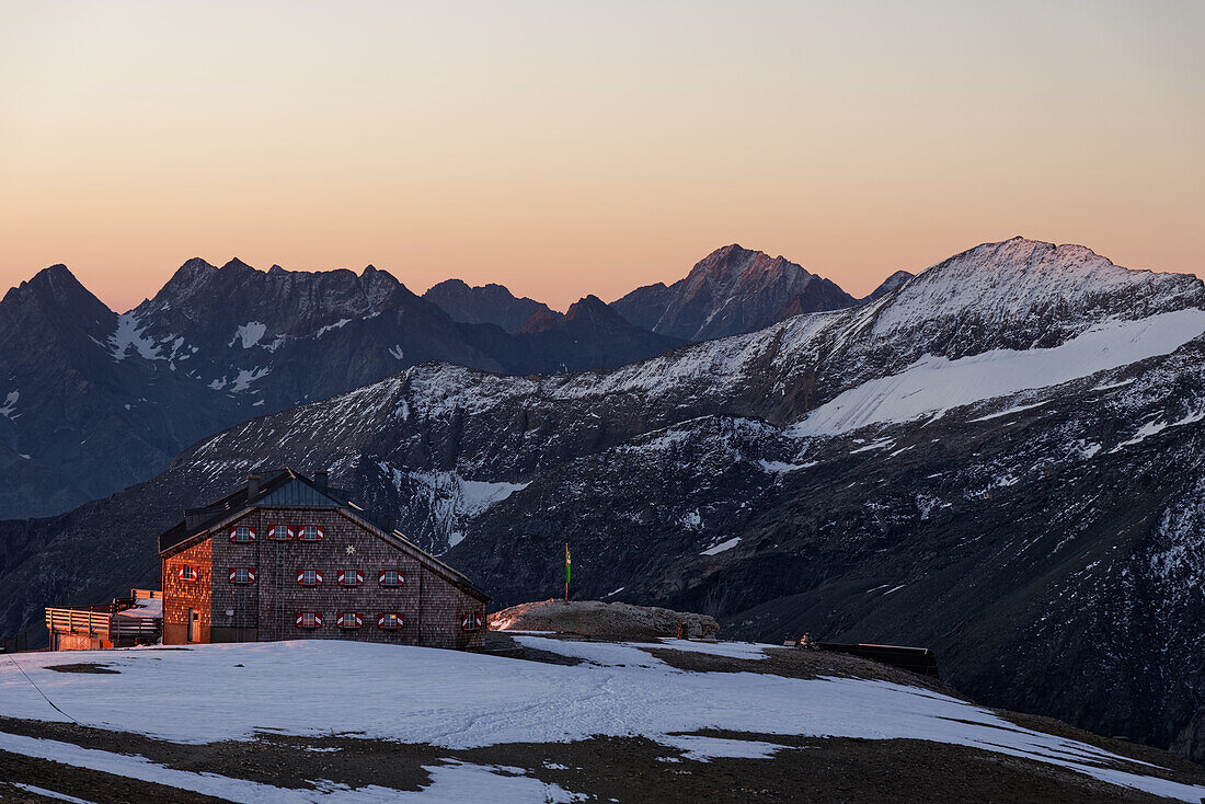 High base in the Hohe Tauern: Oberwalderhütte, Hohe Tauern National Park, Grossglockner, Carinthia, Austria