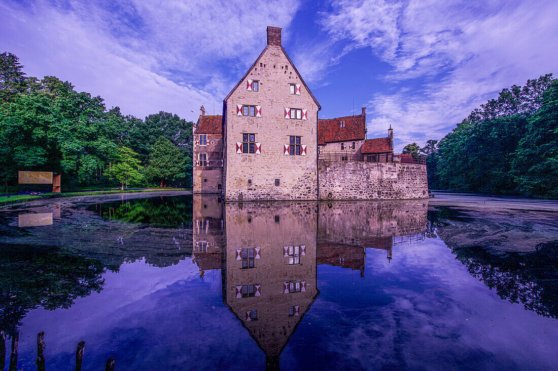 Vischering moated castle in Lüdinghausen on a summer morning, Coesfeld district, Muensterland, North Rhine-Westphalia, Germany