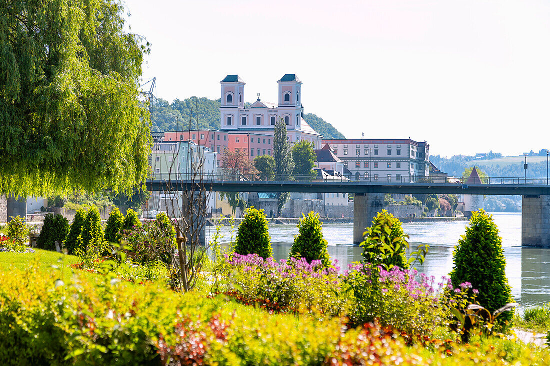 Passau; Innkai, Kloster Niedernburg; St. Michael, Schaiblingsturm, Bayern, Deutschland