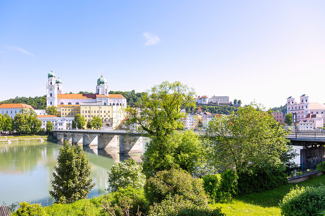Passau, Dom St. Stephan, Veste Oberhaus, Kloster Niedernburg, Innkai, Inn, Bayern, Deutschland