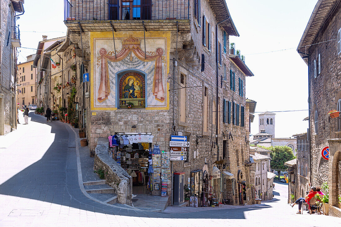 Assisi; Via Frate Elia, Piazza Porta San Francesco, Centro Storico, Umbrien, Italien
