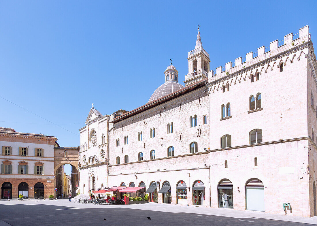 Foligno; Piazza della Repubblica; Cattedrale San Feliciano, Umbrien, Italien