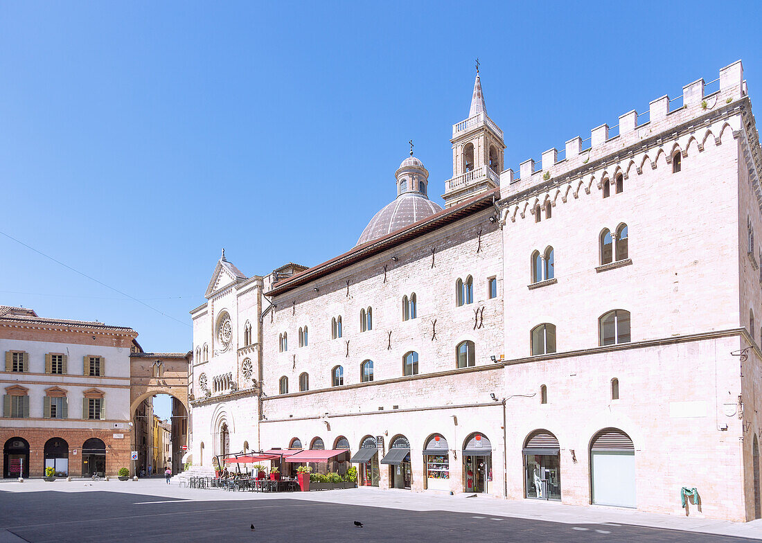 Foligno; Piazza della Repubblica; Cattedrale San Feliciano