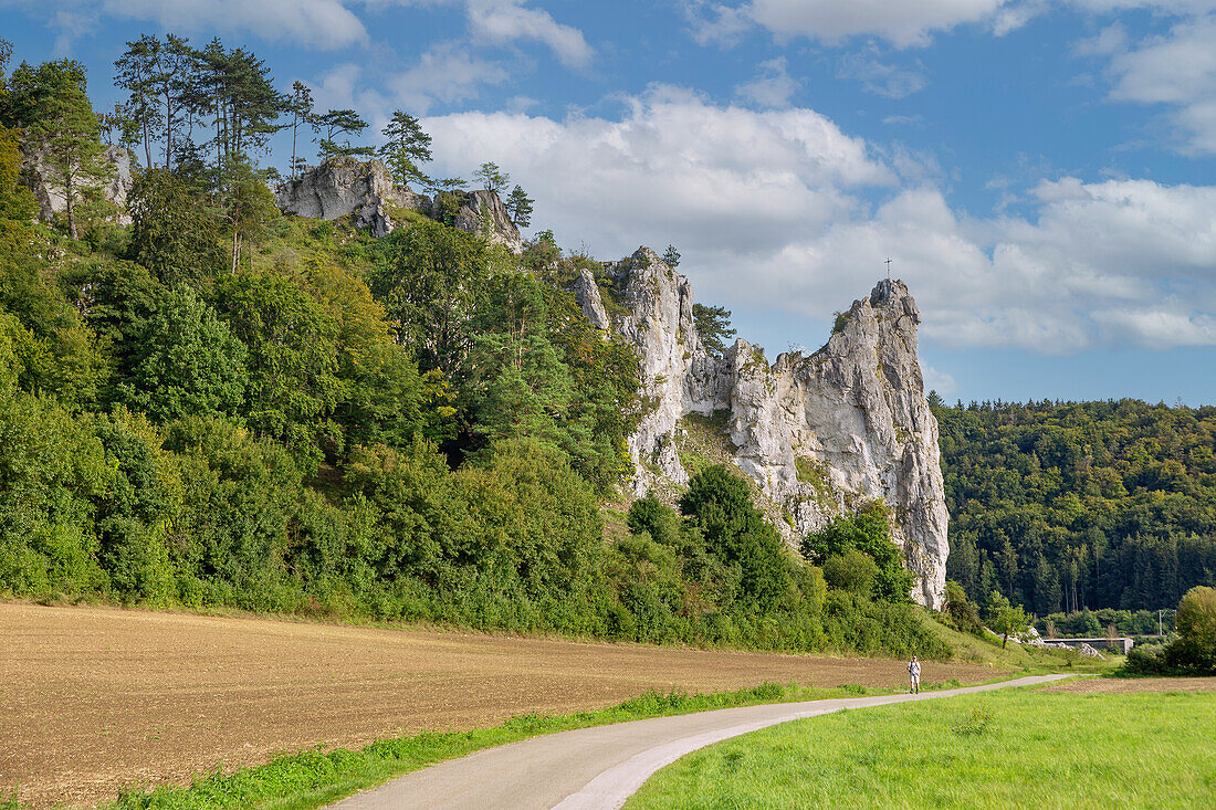 Dollnstein; Burgstein, Altmühltalradweg, Bayern, Deutschland