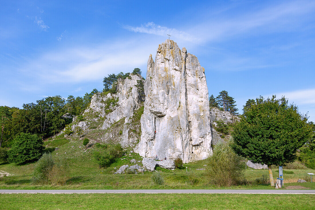 Dollnstein; Burgstein; Kletterfelsen, Altmühltalradweg, Bayern, Deutschland