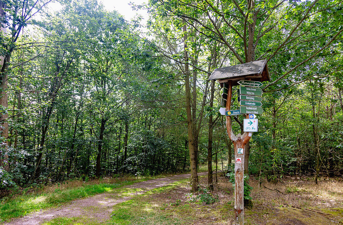 Rennsteig, cycling and hiking trails, signposts