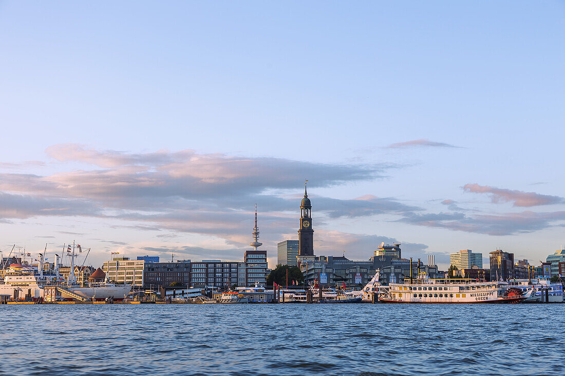 Hamburg, Landungsbrücken, Norddeutschland, Deutschland