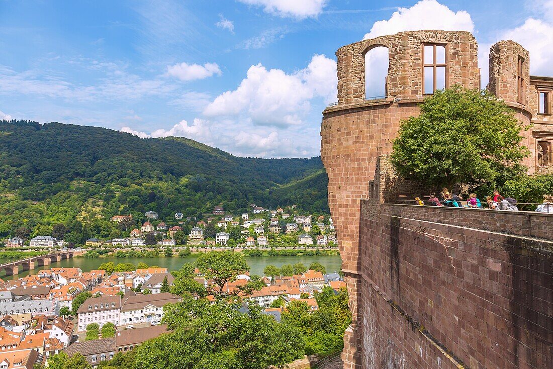Heidelberg, Altstadt mit Alter Brücke über de Neckar vom Heidelberger Schloss, Baden-Württemberg, Deutschland