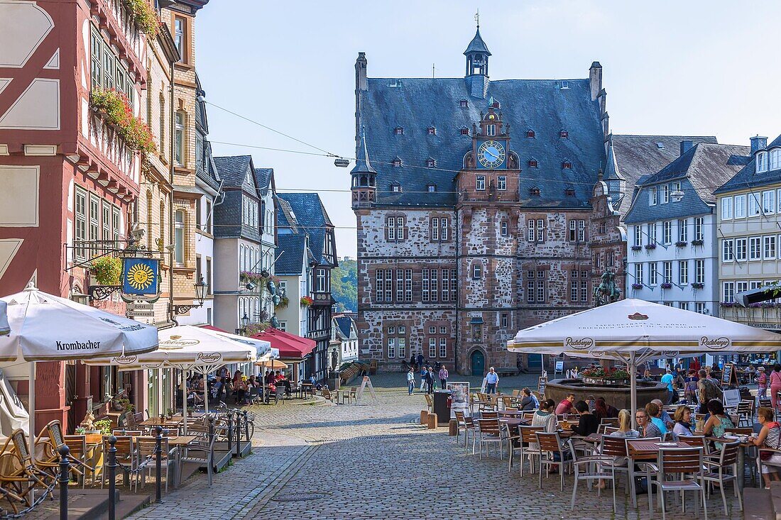 Marburg an der Lahn; Market square, town hall, café, Hotel Zur Sonne