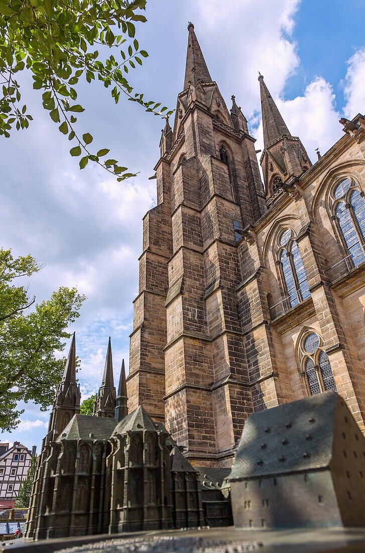 Marburg an der Lahn; Elisabethkirche; Bronzemodell, Hessen, Deutschland