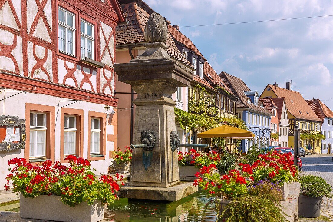 Prichsenstadt; Karlsplatz, Stadtbrunnen, Alte Schmiede, Bayern, Deutschland