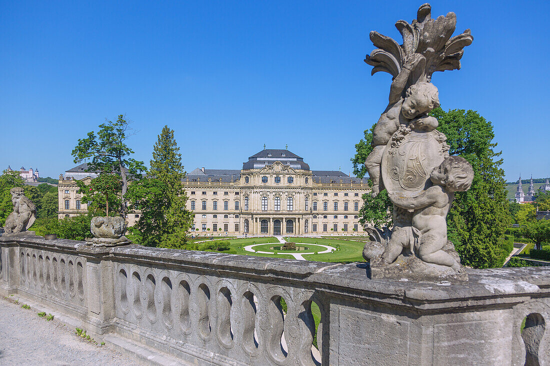 Würzburg, residence with courtyard garden, east garden, promenade on the former bastions with sculptures by Johann Peter Wagner