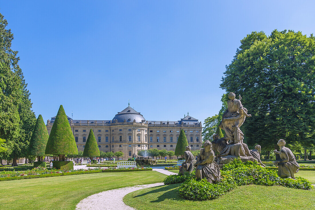 Würzburg, Residenz vom Hofgarten, south garden with conically cut yew trees and robbery of Europe by Johann Peter Wagner