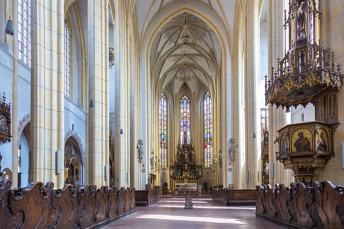 Neuötting; Stadtpfarrkirche St. Nikolaus, Bayern, Deutschland