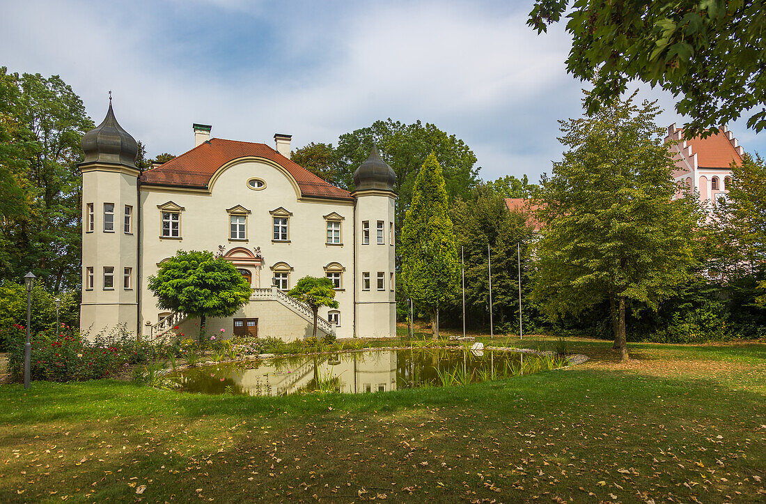 Niederpöring, Niederpöring Castle, Catholic parish church of St. Bartholomew