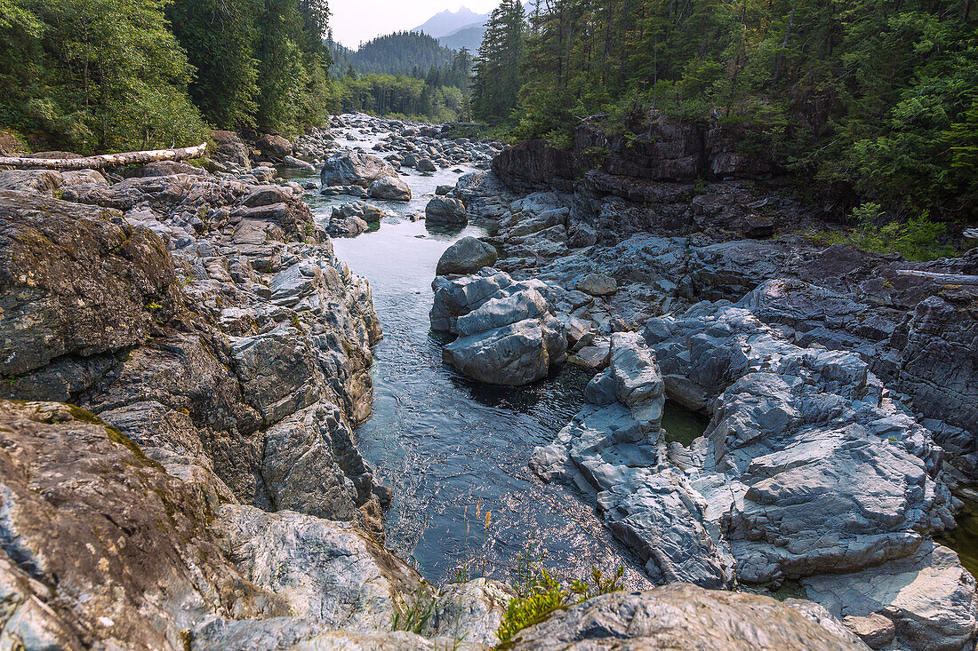 Ellis River am Highway 4 auf Vancouver Island bei Port Alberni, British Columbia, Kanada