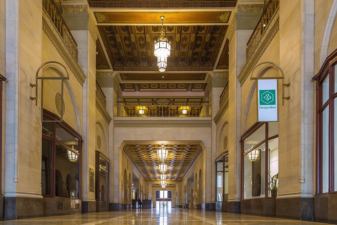 Montréal; Dominion Square Building, Foyer mit Aufzügen, Quebec, Kanada