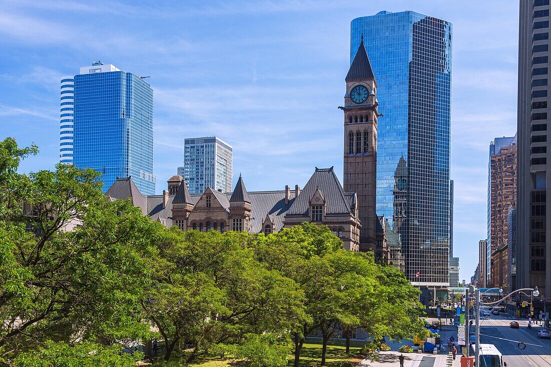 Toronto, Old City Hall at Nathan Phillips Square and Eaton Centre