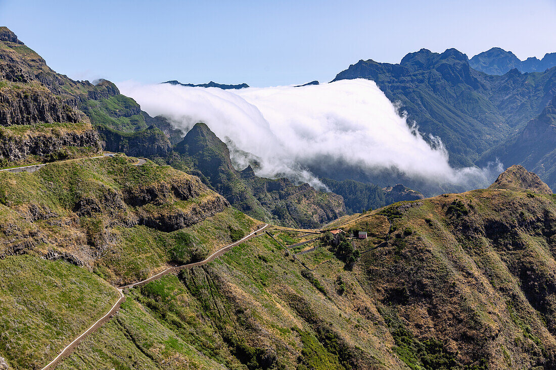 Boca da Encumeada, Wolkenfluss, portugiesische Insel Madeira, Portugal