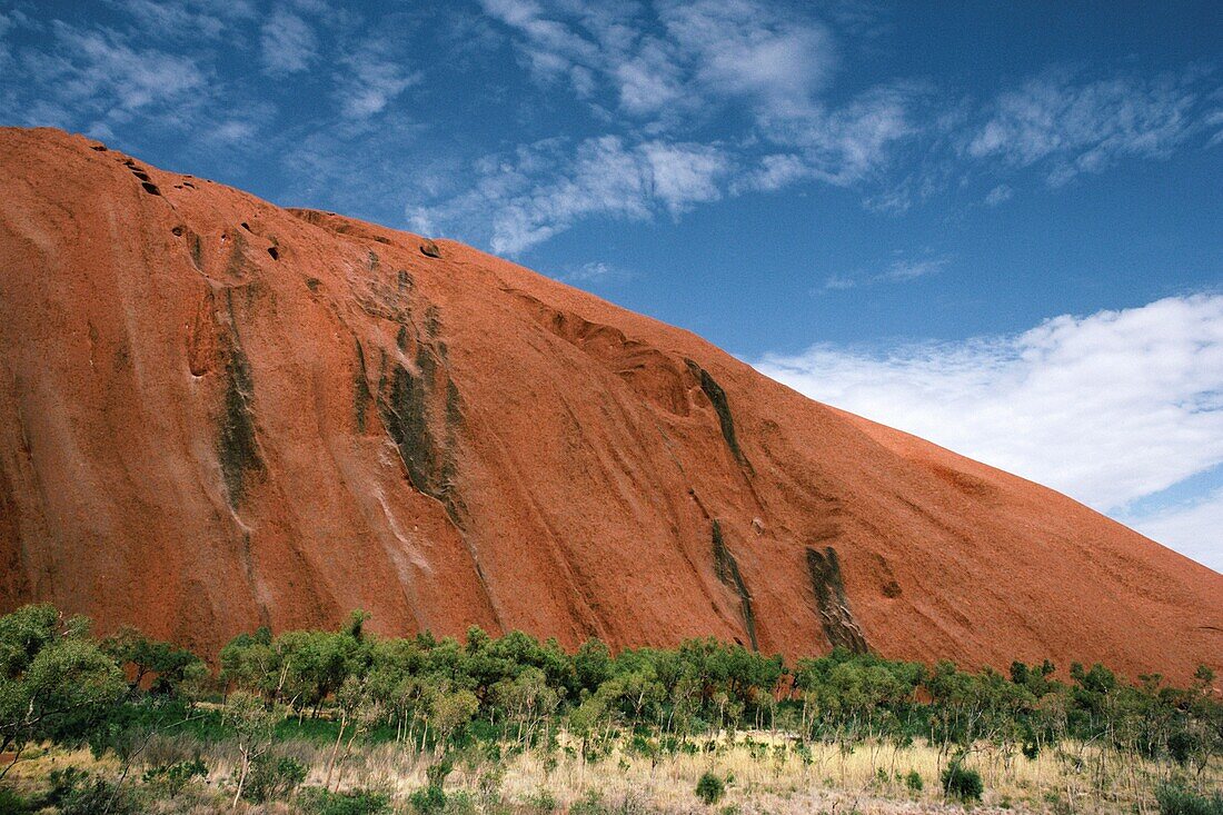 Felsformationen aus Sandstein, Uluru, Uluru-Kata Tjuta National Park, Northern Territory, Australien