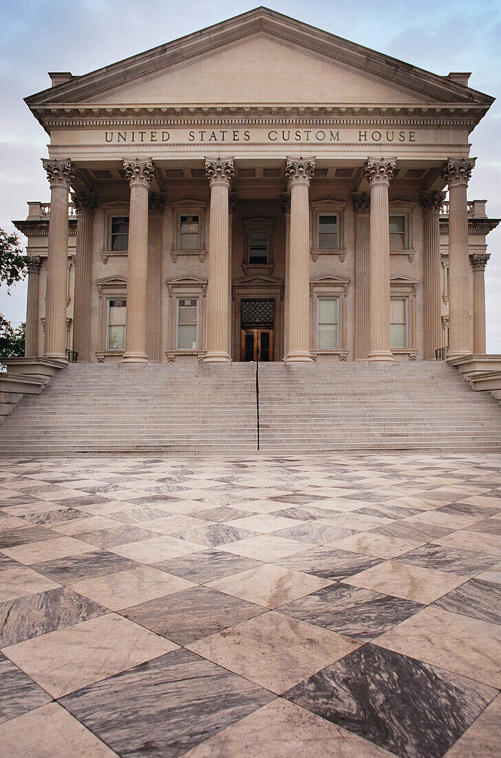 Facade of a government building, U.S. Custom House, Charleston, Charleston County, South Carolina, USA