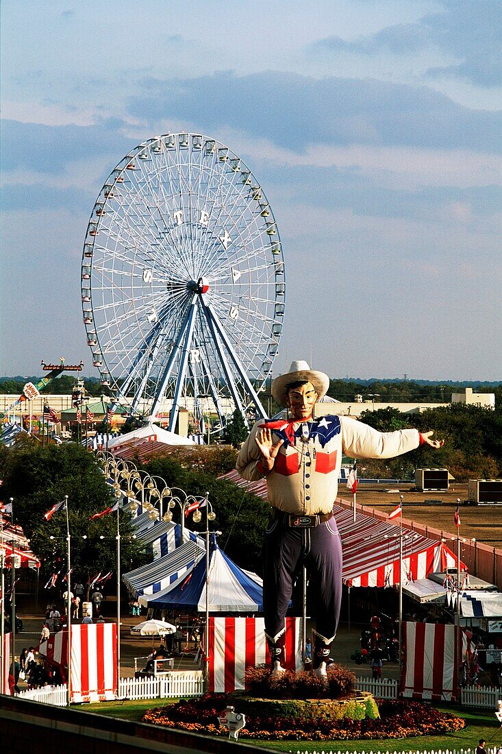 Big Tex begrüßt Messebesucher auf der Texas State Fair in Dallas, Texas, USA