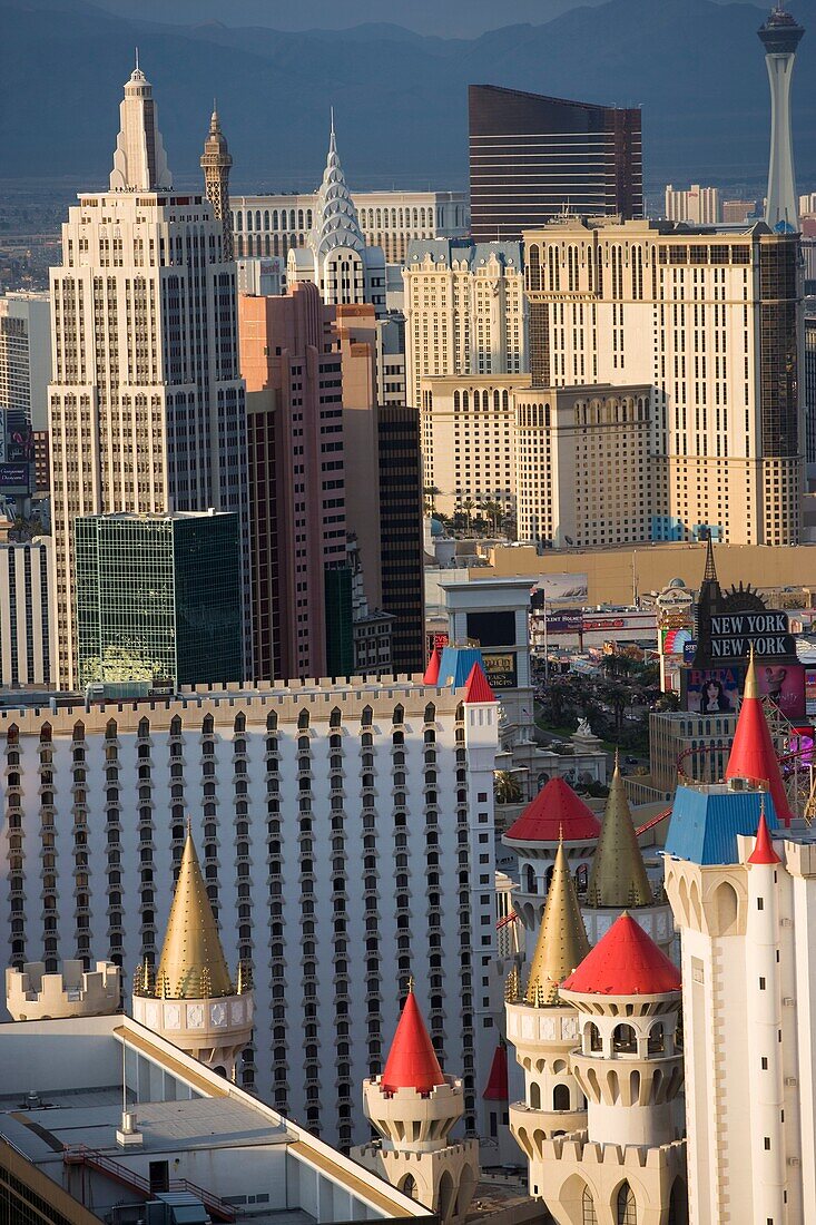 Erhöhte Ansicht des Las Vegas Strip von der Spitze des Mandalay Bay Resort and Casino, Las Vegas, Clark County, Nevada, USA