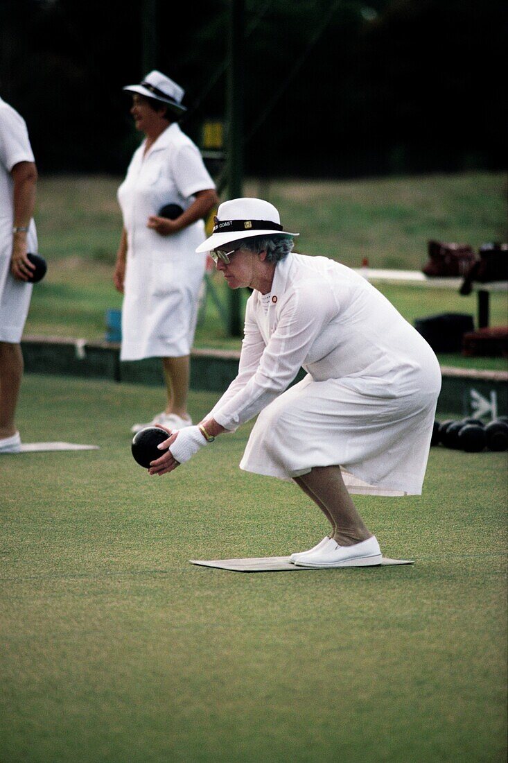 Frau spielt Boccia, Sydney, New South Wales, Australien