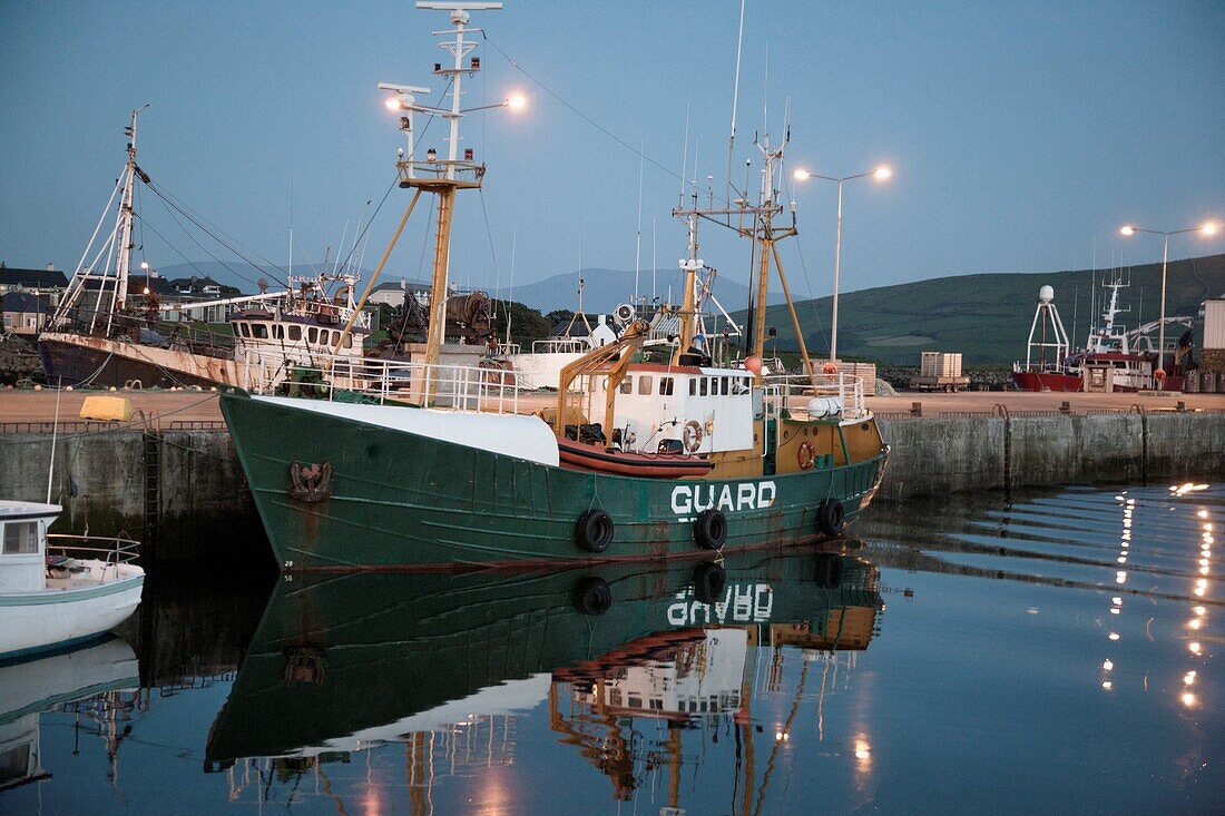 Boot der Küstenwache angedockt am Hafen, Dingle, Halbinsel Dingle, County Kerry, Irland