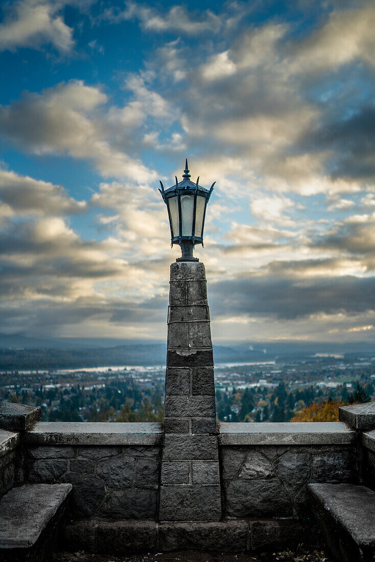 Laterne im Rocky Butte Park im Nordosten von Portland.