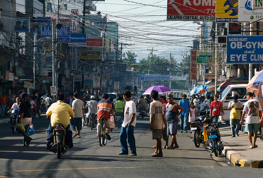 Belebte Straße in Calapan City - Philippinen