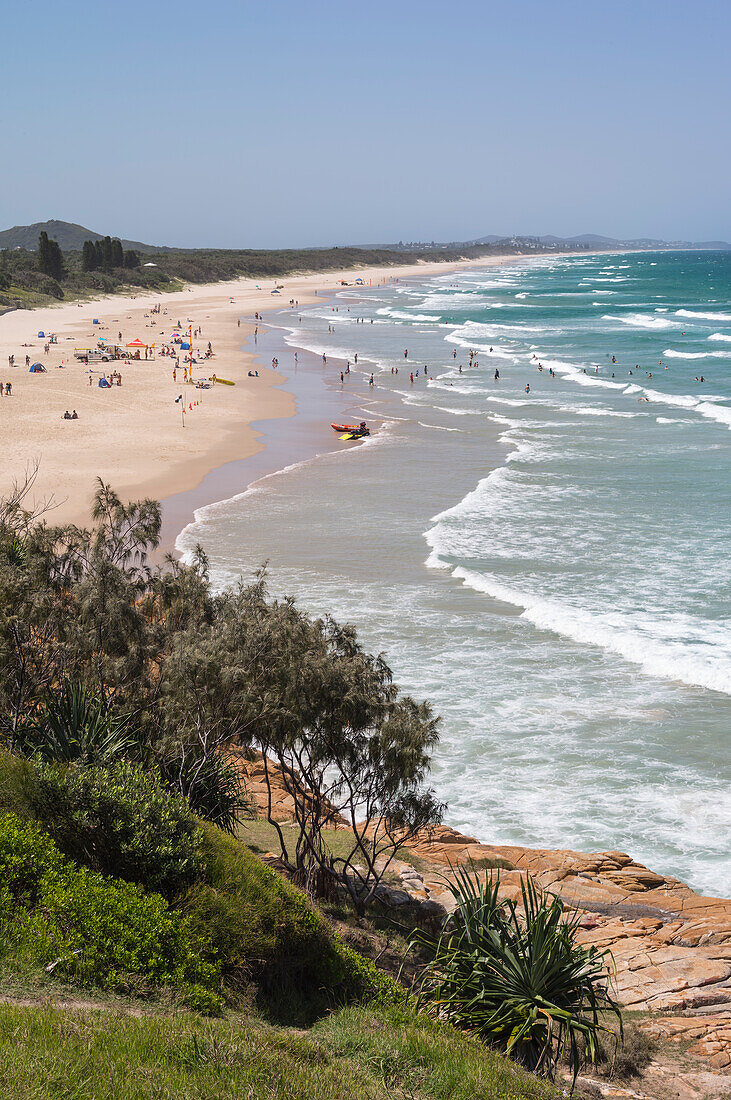 Blickte auf die Menschen am Strand von Coolum