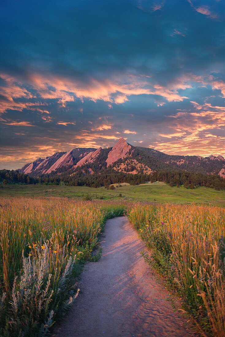 Early morning light in the Flatirons, Boulder Colorado