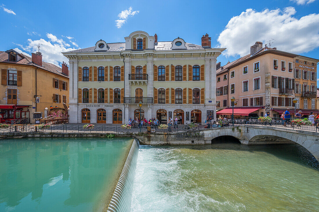 Uferpromenade am Thiou in Annecy, Département Haute-Savoie, Auvergne-Rhône-Alpes, Frankreich