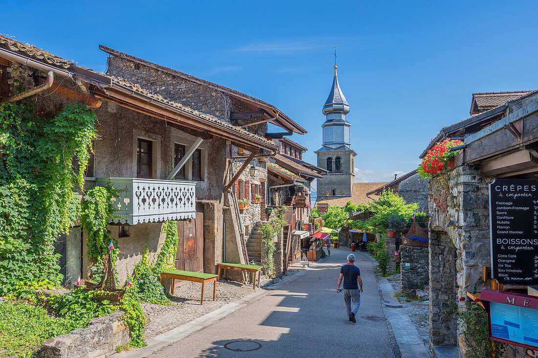 Gasse in Yvoire, Département Haute-Savoie, Auvergne-Rhône-Alpes, Frankreich