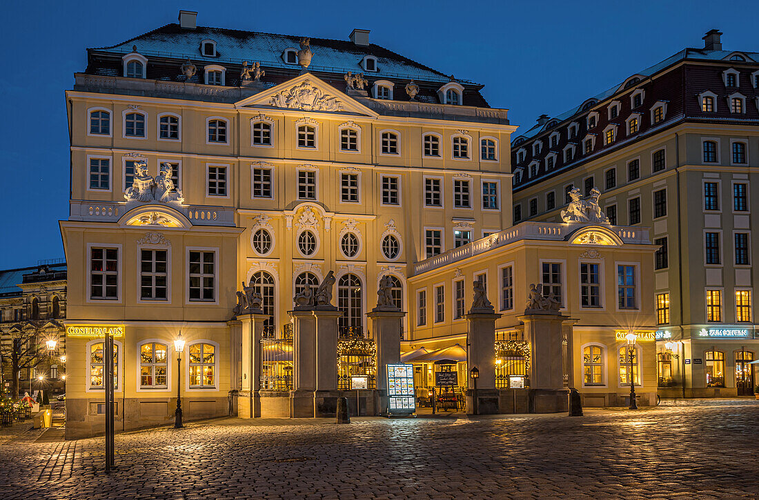 Coselpalais an der Frauenkirche Dresden bei Nacht, Sachsen, Deutschland